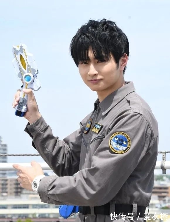 阿光|泽塔将客串《特利迦奥特曼》，阿光接地气地给遥辉送去一把新玩具