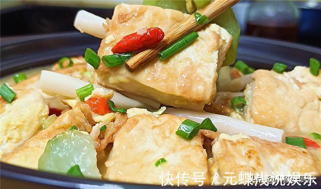 金黄色|5元钱做出的“丝瓜烧豆腐”，很适合热天吃，做法超级简单