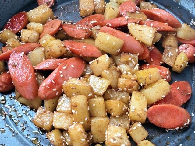 做法|火腿肠不要直接吃，教你3种简单做法，香辣又过瘾，上桌就被扫光