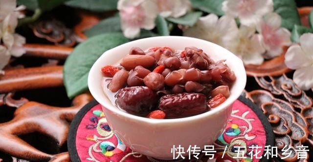 真红糖|50岁姑姑女人秋天要常喝这汤，美味又营养，面如桃花好入秋！