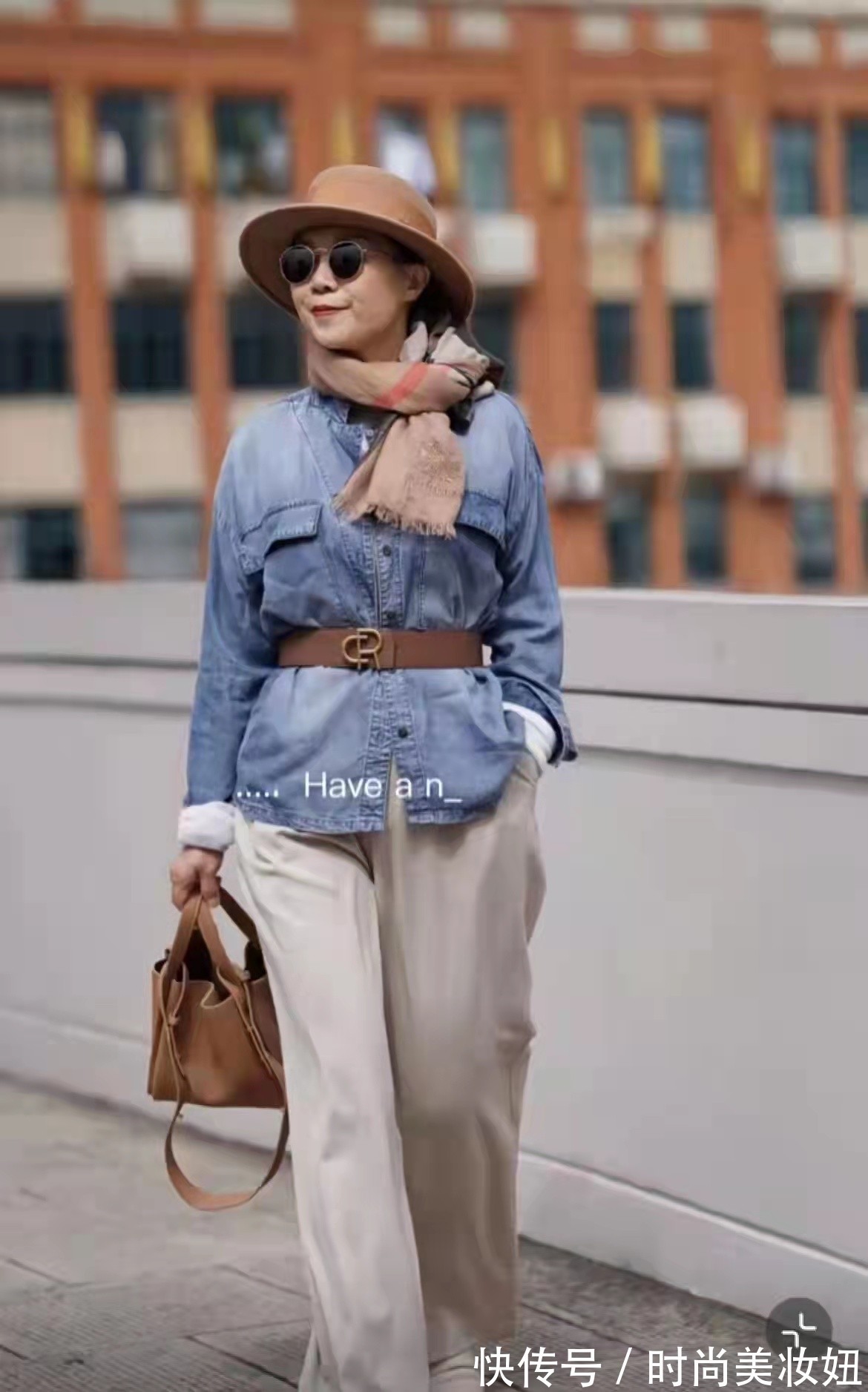 贝雷帽 这位50岁妈妈太会打扮了,比年轻人还会穿,时髦洋气又气质