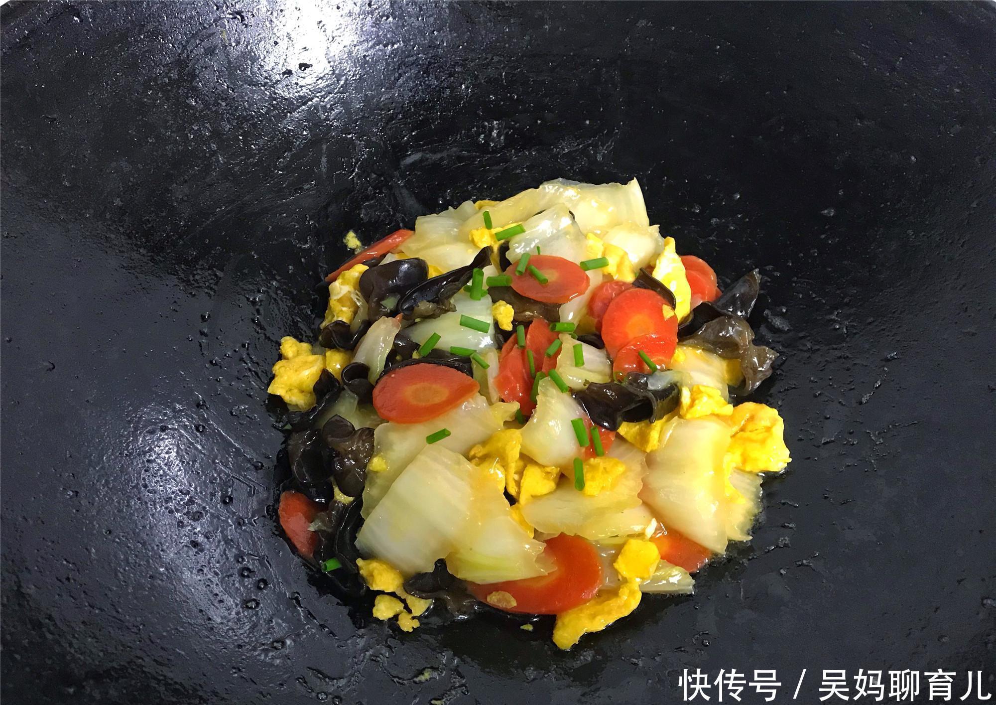 清洗干净|白菜学会此做法,比炖肉还好吃,鲜美营养又简单,上桌连汤都不剩