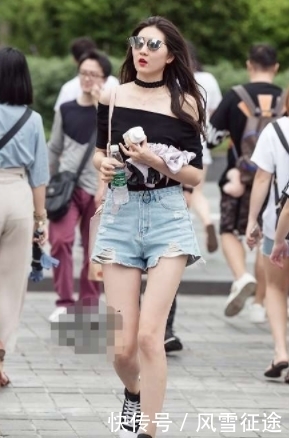 丰满|街拍:图七穿露肩装,上身丰满下身紧致,完美秀出“筷子腿”!