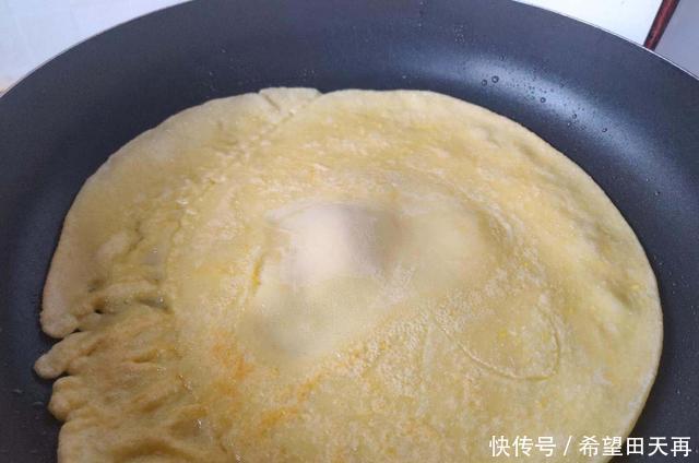 鸡蛋煎饼|秋天的早餐,我家就爱这一口,金黄酥脆还抗饿,吃一块能顶一上午