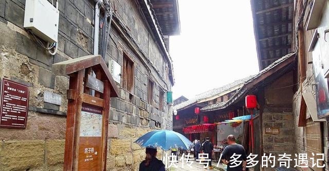 游客|四川有一千年古镇，有着长江第一古镇的美誉，但白肉白酒最吸睛！