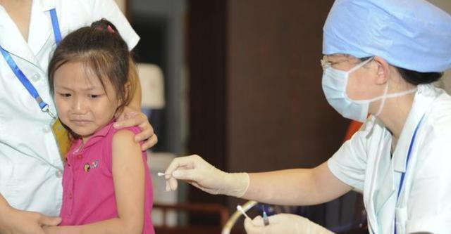 打针|3岁女宝大发脾气,打完针哭着找医生“算账”,网友:太萌了