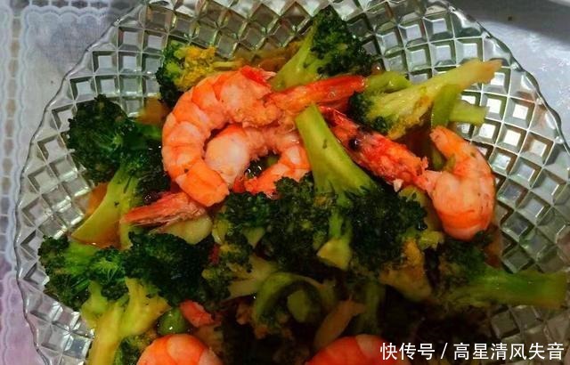 迎接外地读大学的儿子回家,我做了这样一桌菜,没想到火了朋友圈