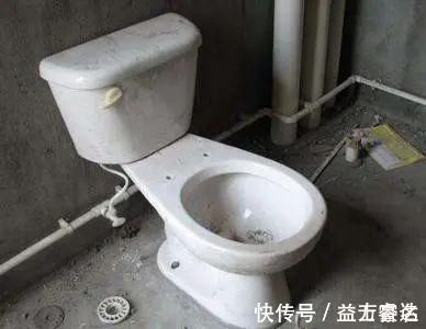 马桶|卫生间装修是先贴瓷砖还是先马桶？看看老师傅怎么说，原来如此