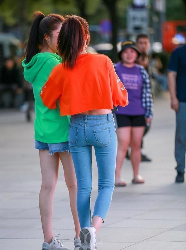 女神打底裤穿搭，才能避免单调无趣，身材火辣