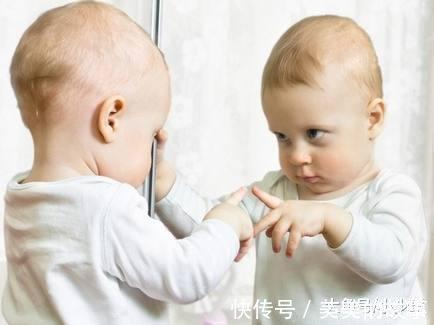 金晴&絕對! 上聯(lián) 照一下鏡子, 應(yīng)是慈眉善目, 下聯(lián)經(jīng)典到爆!