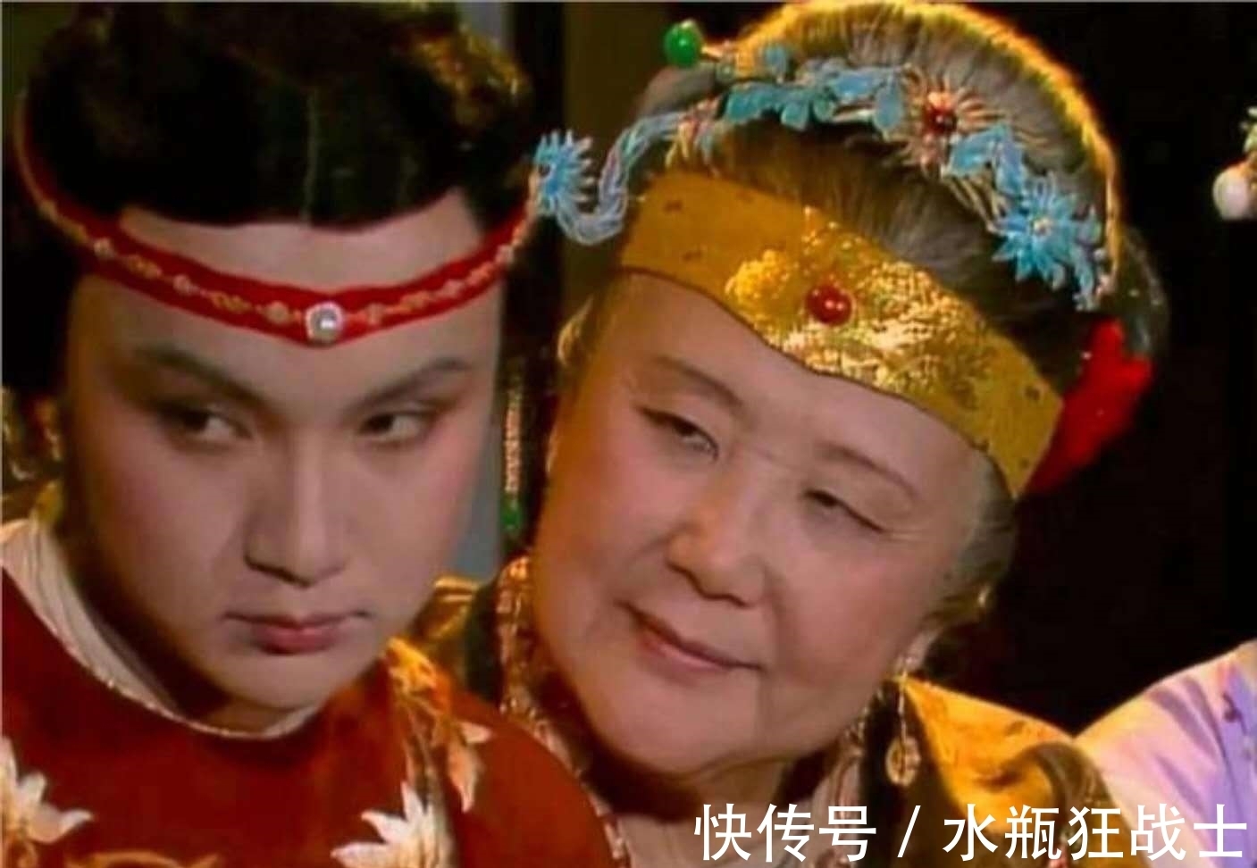 红楼梦$少奶奶睡觉被下人窥视,表弟睡觉表姐强行闯入,贾府早已乱了章法