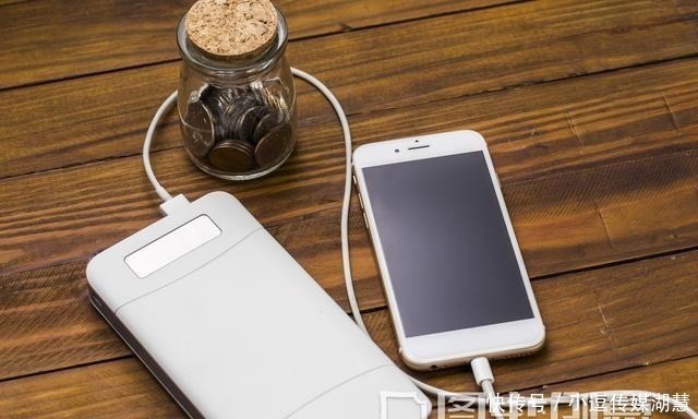 约会时,建议女生包包里带上这6样小东西,安全好用不尴尬