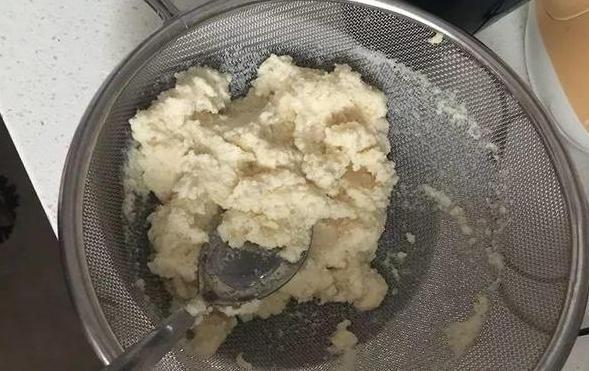 不知道如何利用''旧土''那就加点料吧，保证盆栽土变肥沃