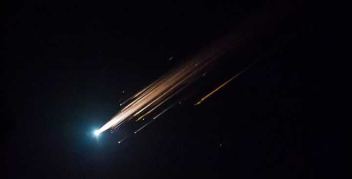 长征五号把天和号送上天后，至今仍在天上飞，而且还不停地翻筋斗