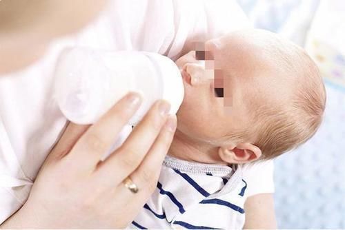 奶粉|同天出生的两个宝宝，一个喝母乳，一个喂奶粉，3个月后差距明显