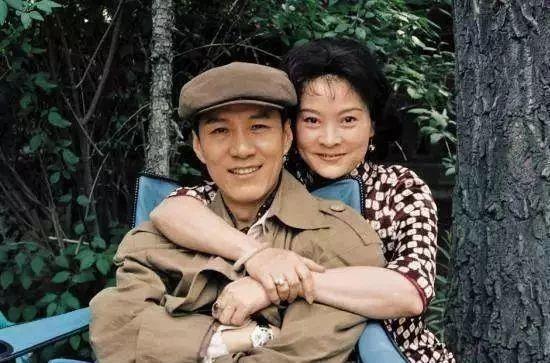 她出道41年零绯闻 二婚嫁小8岁丈夫 结婚26年依旧甜蜜幸福 全网搜