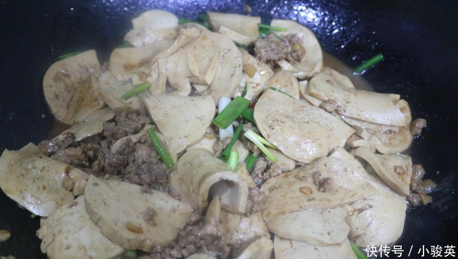 道菜|这道菜真好吃,补铁、补钙、增强免疫力,口感筋道,比肉更香