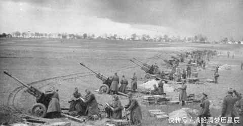 倾泻|柏林会战到底有多残酷?半小时倾泻2450车皮炮弹,坚固防线被撕开