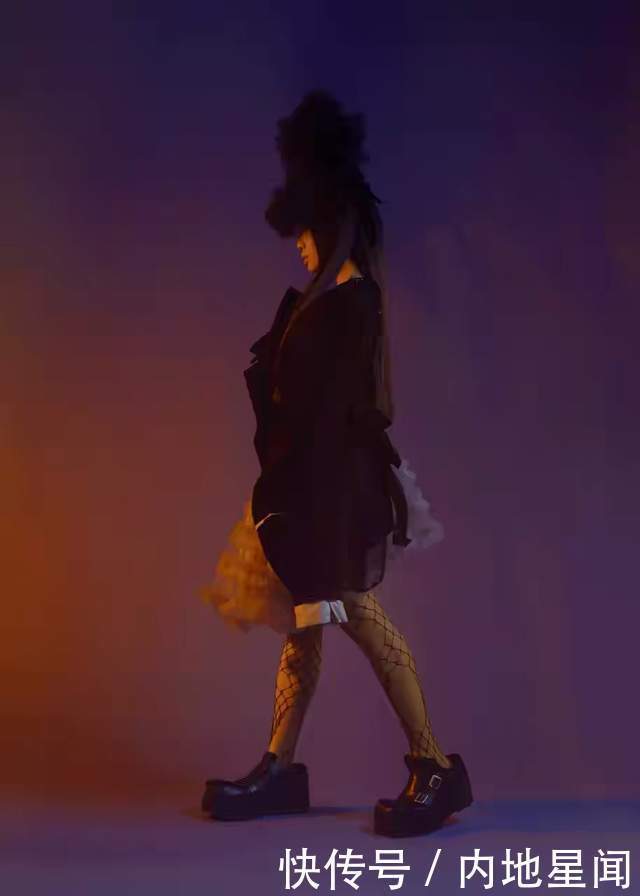 指南|何小河新专辑《桃乐丝迷惘指南》创意满满受到圈内乐评人盛赞