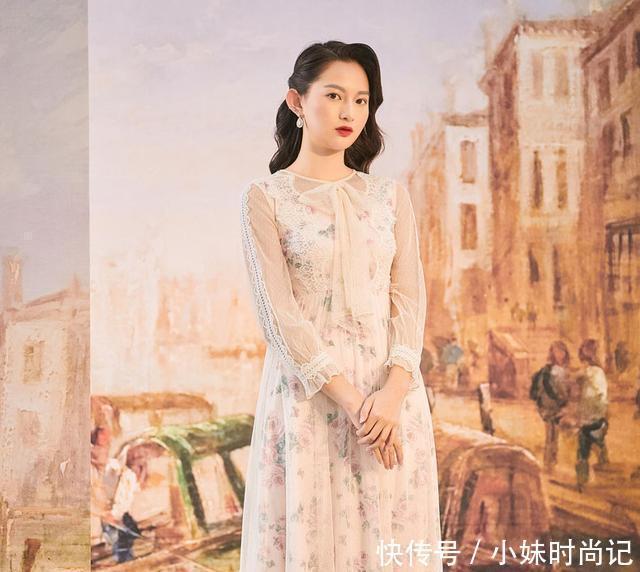 最近火了一种裙子叫“民国裙”, 带着中式的典雅与现代的时髦风尚