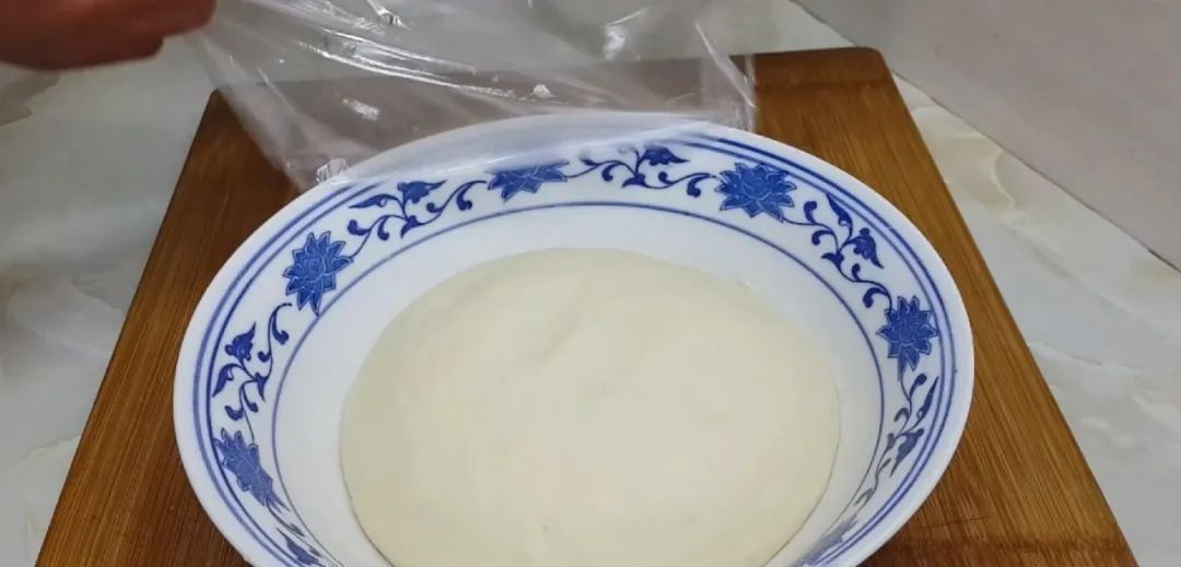 大泡|我家烙饼从来不早起,冰箱里一放,比手抓饼好吃,一次四个不够吃