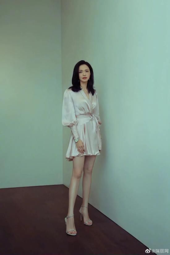 缎面裙|女明星一穿就出圈的缎面裙 怎么穿出高级感？