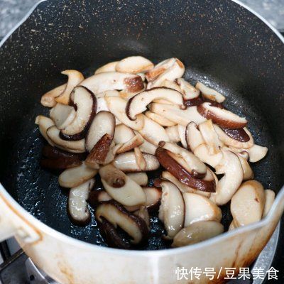 这道菌菇炒肥牛发到朋友圈,留言全说被馋哭