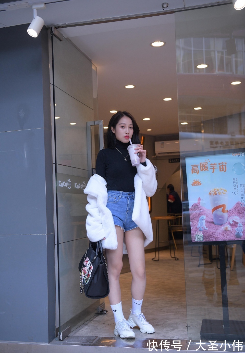 气质美女|美女街拍:气质美女长相这么高级!我妈喜欢的类型,我很想请她吃饭聊天