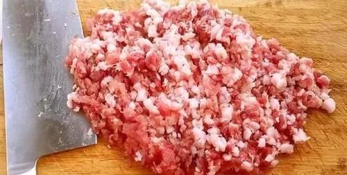 肥而不腻的红烧狮子头是如何做的呢？