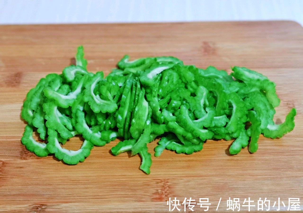 秋天|秋天多给家人吃苦瓜炒蛋，口味清爽，做法很简单，对身体很好