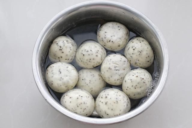 烤箱|自制低脂碱水球,无糖无油营养十足,饱腹感强适合减肥人群食用