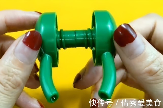 洗洁精用完了，压嘴不要扔，放在厨房有大用处，隔壁邻居抢着学