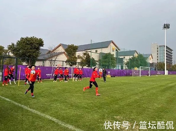 女足|女足官宣坏消息!水庆霞安排惹争议,女足球迷痛哭落泪
