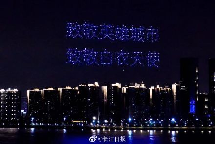 张涵予|昨夜，600架无人机在长江上震撼致敬！