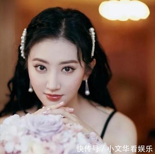 女人|女人过了40岁,尽量少戴这5种“饰品”,显廉价没气质还很掉价