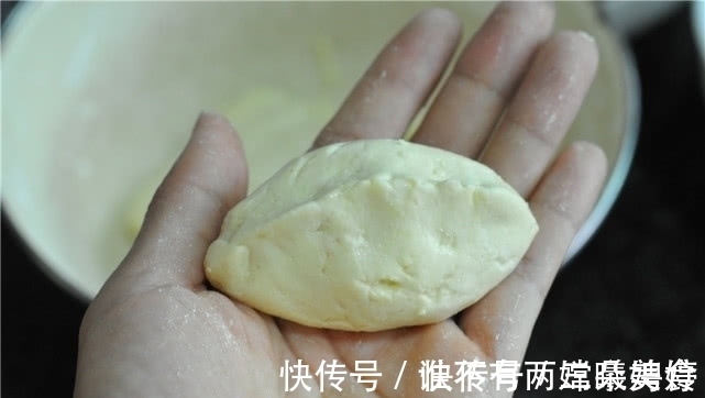 早餐别再蒸馒头了，教你懒人做法，比包子简单，比馅饼好吃，香！