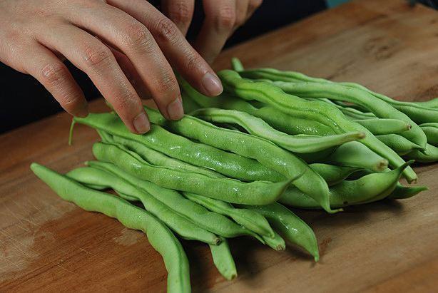 香椿|长期做饭的人要注意2种蔬菜,别忘了焯水,避免食物中毒