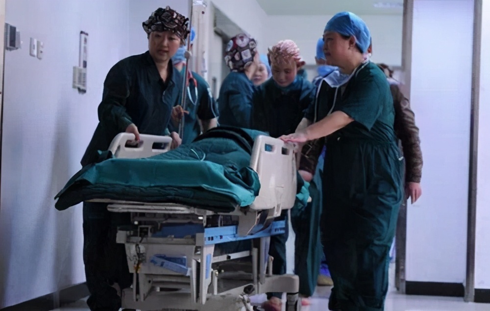 脂肪|剖腹产时产妇要求把多余的脂肪切掉,网友还有这样的操作厉害