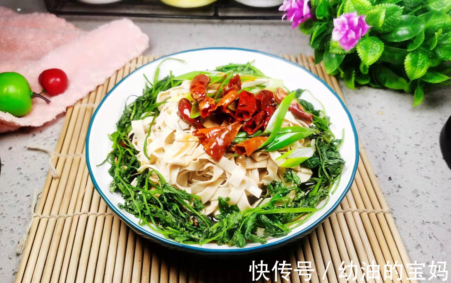 千张买厚不如买薄,焯水后加一料拌着吃,营养开胃,好吃还便宜