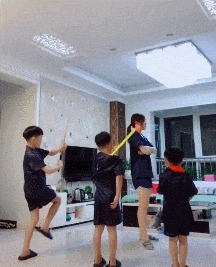 |搞笑GIF趣图穿香槟金秀禾服的新娘，最漂亮了！