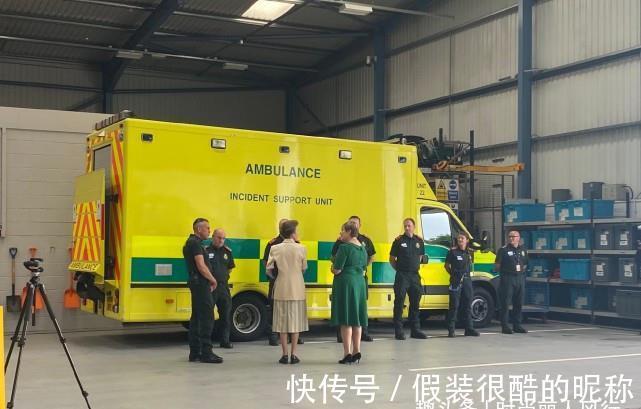 惊心|英国70岁长公主惊艳亮相！短袖款西装好时髦，皮包骨手臂看得惊心