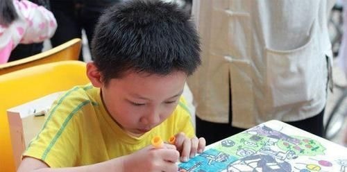 11岁孩子留下遗书跳楼,家长痛苦追责学校,学校回应说出网友心声