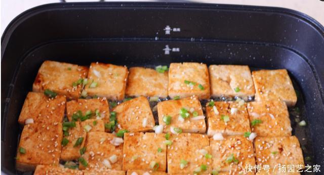 碎块|煎豆腐,不要直接下锅煎,多加1步,就算嫩豆腐也不碎块,不粘锅