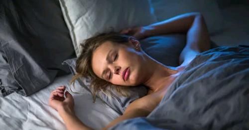 人体每天到底需要多长的睡眠时间，最佳的睡眠时间是几点到几点？
