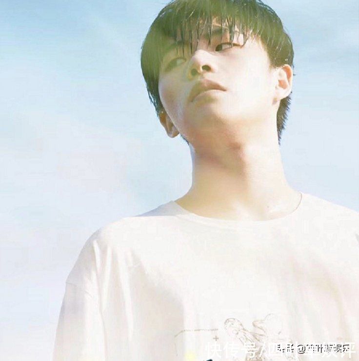 同样都是出道团员，《创4》周震南是导师，而郑乃馨却低他一等