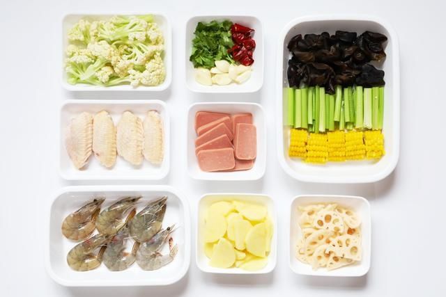 麻辣香锅在家也能做，步骤简单，食材丰富，比点外卖实惠多了