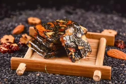 衰老|更年期的女人，别太节省！6种零食换着吃，补充雌激素，更显年轻