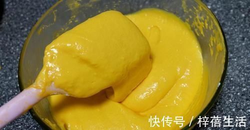 不用烤箱就可制作好吃的早餐蛋糕,简单轻松,直接告别喝粥式早餐