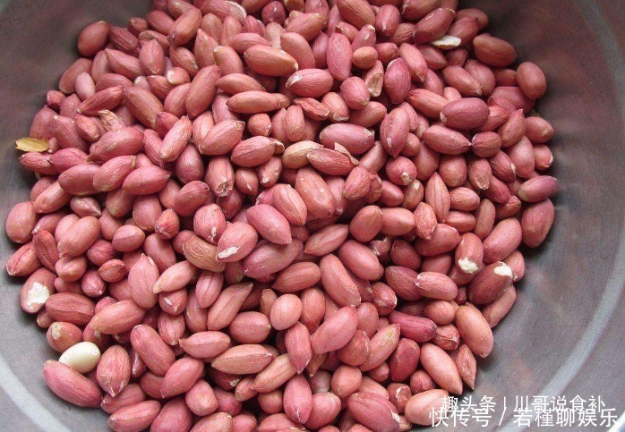 花生米|买花生时，挑红皮的还是白皮的多亏商贩提醒，以后别再乱买了