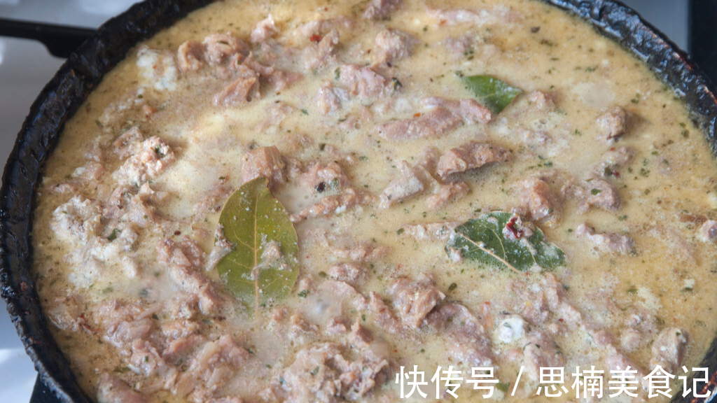 煮肉时浮出的白色浮沫是什么?要捞出来吗?医生一文告诉您为什么